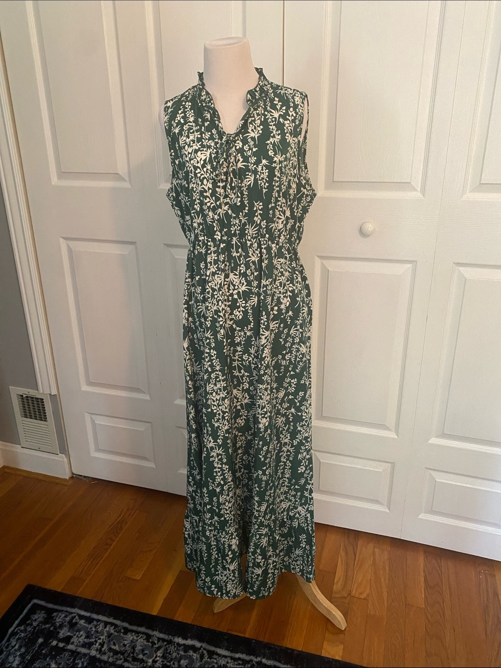 Green and White Floral Sleeveless Dress by CZYINXIAN